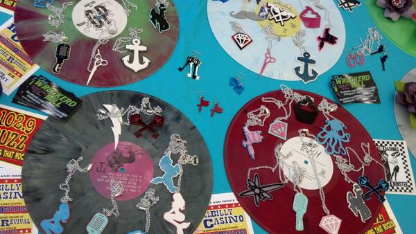 Rupiejane's tweet image. This guy makes all this stuff out of old records. If anyone wants some, lemme know I'll get it for you! #internwin