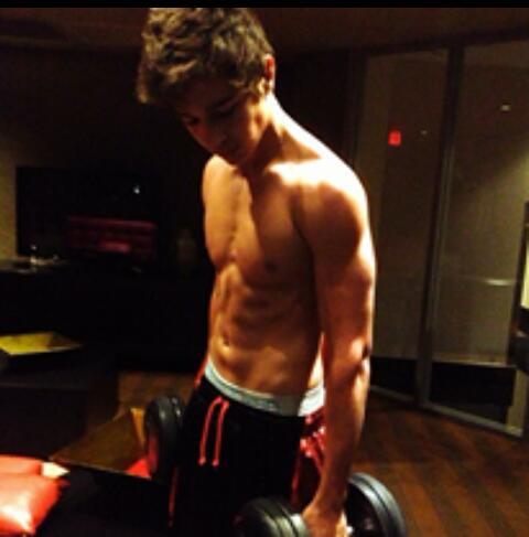 JoshMartinTV's tweet photo. Gym http://t.co/Nsor5l8cqR
