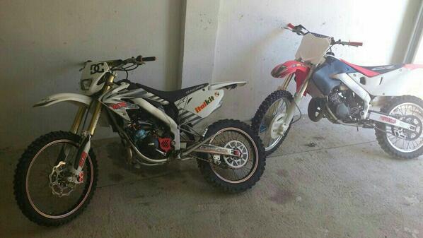 Jesus_lop43's tweet photo. Moto cross time con @kalonge70 http://t.co/D7ddVzmdHY