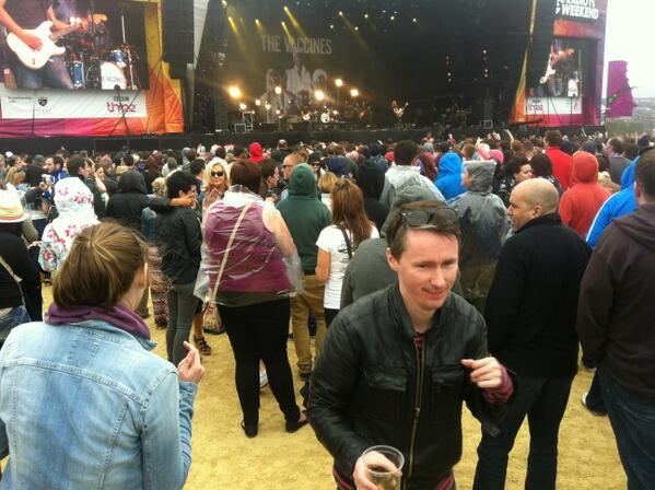 DiscoverNI's tweet photo. Some good dancing at the Vaccines! Great vibe again tonight at @derry2013 #bigweekend http://t.co/SGNY8M3Rsc