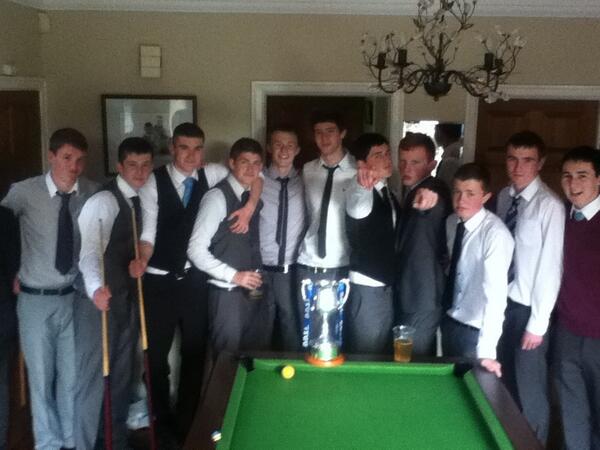 PapaHick69's tweet photo. The night has begun. The lads are looking fucking fit. #cock #drink #whatyoulookinat #14cans #startingearly http://t.co/nh85qcRsaY