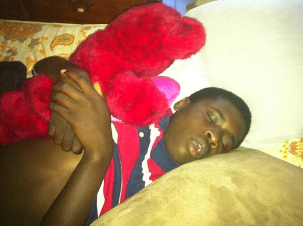 IChangeForNo_ne's tweet image. Look at my lil brother @chauncee97 he was sleep with a bear ... #3Weak