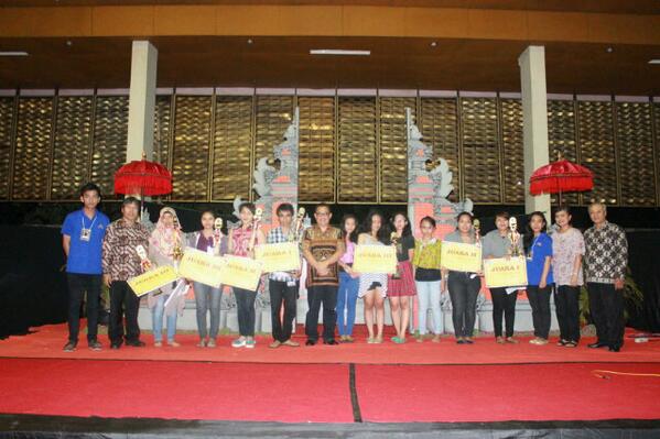 FTBUGM's tweet photo. Para pemenang,juri serta Bapak Pembina UTB☺ http://t.co/9kbdew4bDA