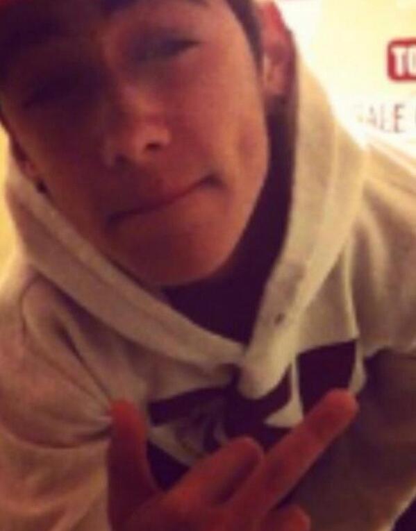 DeanHarris_16's tweet photo. tom trying to be hard lol http://t.co/WzyP8GzuhB