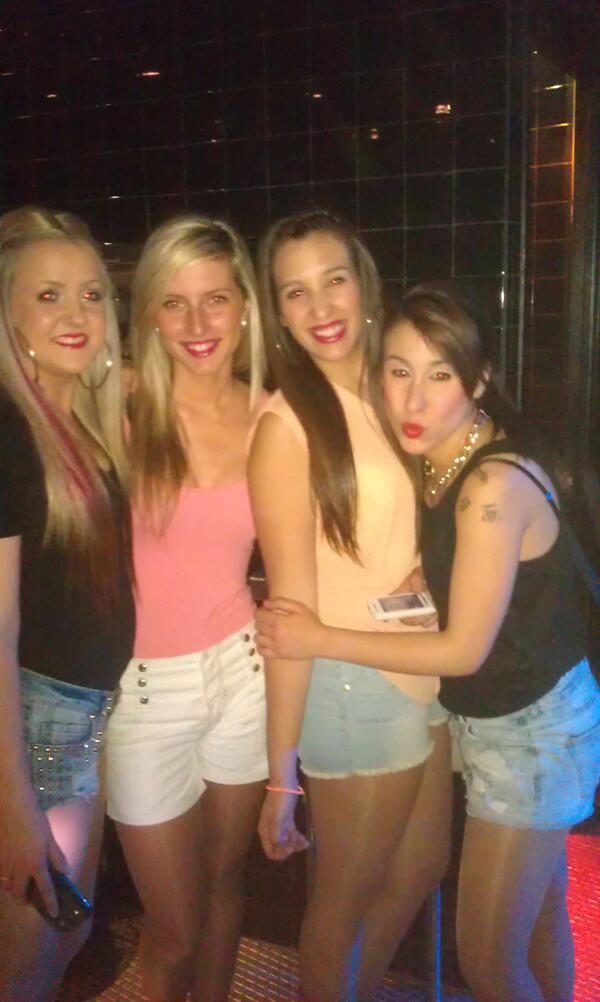 casanova93s's tweet photo. Con las pOs! @susy_velilla  @aliherranz5 @NataliaPrez9 http://t.co/QRFpPBPuHR