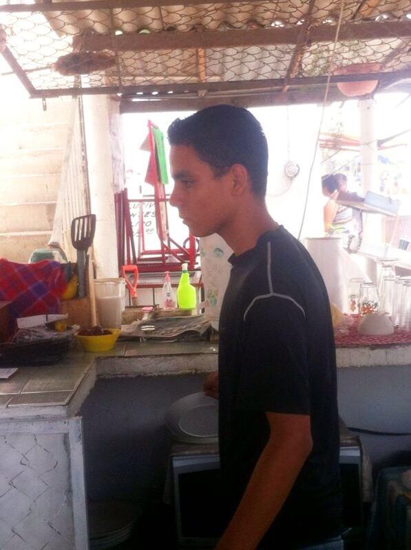 SanCadilla's tweet photo. RT @chuforobles: Acá en el INFONAVIT en #PuertoVallarta Omar Bravo vende ceviche bien bueno http://t.co/FuIGvjaqoZ / ¡Sí es! #EstaRespirando
