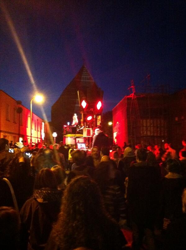 Fileti_O's tweet image. Sickest live show ever! Bus going around Brighton lanes!