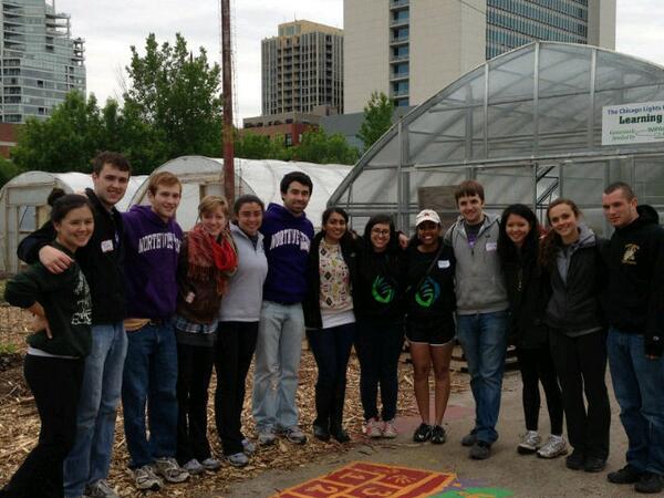 Great group of Northwestern Volunteers at Urban Lights Farm <a href="/NUGivesBack/">NU Gives Back</a> #whyigiveback