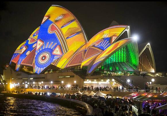 theage_photo's tweet photo. Photo: Sydney lit up for Vivid festival.  Gallery - http://t.co/jyYza4h3QN http://t.co/HsWqmFkfua