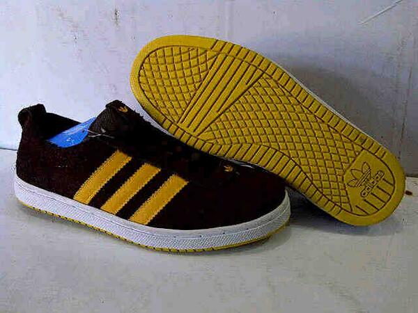p_puas's tweet photo. Adidas Adifit | size 40-44 | 250rb
 Contact : 08987078463 / 02293897720
 Pin : 313537EA http://t.co/qMcawZXAsJ