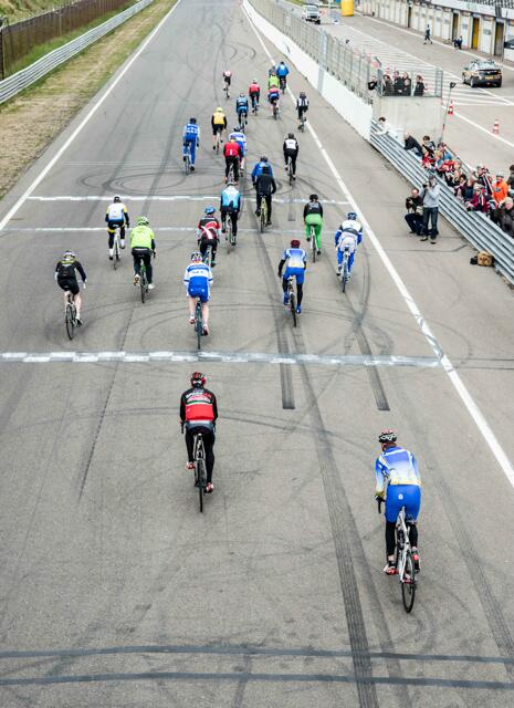 Heel veel #respect voor de deelnemers aan de <a href="/BOVAG/">BOVAG</a> 24-uursrace, die door weer en wind fietsen voor <a href="/StichtingSAM/">Stichting SAM</a>