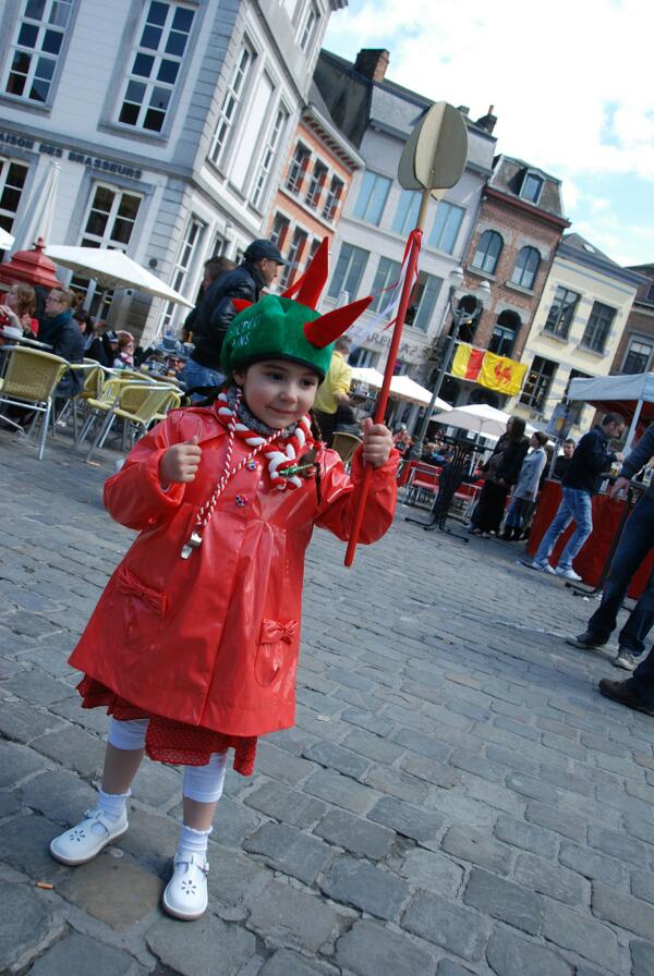 FredRodia's tweet photo. #doudou #mons #lesmontoisneperirontpas http://t.co/PxCDDICywC