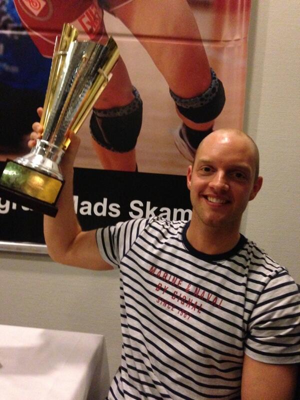 Fantastisk fest med <a href="/Laerke_Moeller/">Lærke Møller</a> <a href="/toestergaard/">Trine Østergaard</a> <a href="/svala_louise/">Louise Spellerberg</a> <a href="/FieWoller/">Fie Woller</a> og resten af FCM's guldpiger i fredags :)