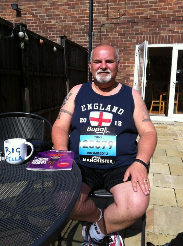 suecheb's tweet photo. My husband getting ready for the 10k!!!! http://t.co/L8U0X1Yl88