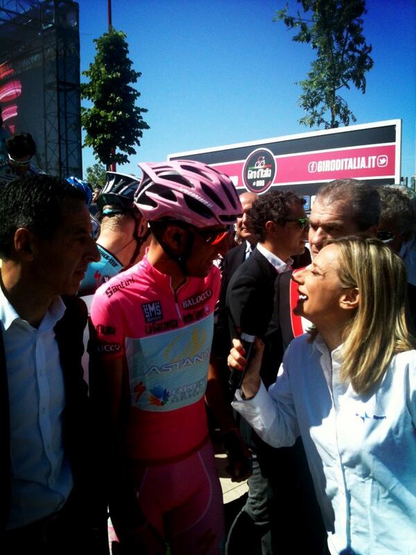 giroditalia's tweet photo. La Maglia Rosa @vincenzonibali è totalmente "in rosa" per l'ultima tappa! #giro http://t.co/0CIJBCRsgJ