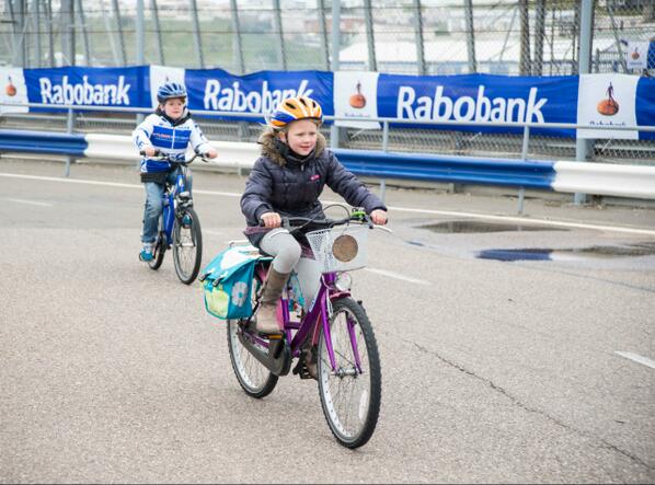 De Rabo Dikke Banden Race is om 11:00 uur van start gegaan! De deelnemers staan nu bij de #prijsuitreiking