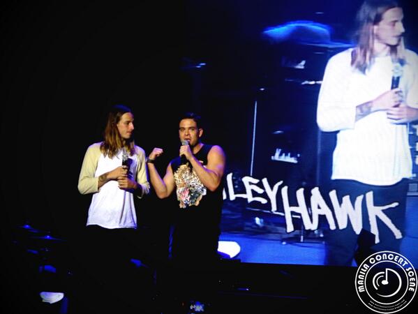 manilaconcerts's tweet photo. It's Riley Hawk and Mark Salling onstage #CircuitFest http://t.co/w6jvQjUA14