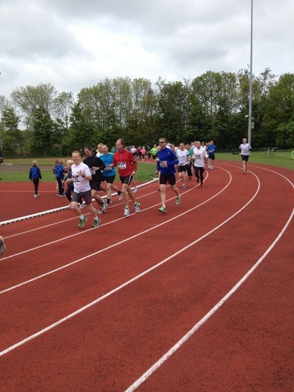 avsuomi's tweet image. Hierbij foto van de start #PimMulierLoop #avsuomi #hardlopen #santpoort . Ziet er soepel uit.