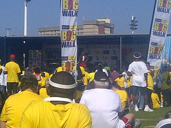 Kivi_P's tweet photo. @ecr9495 enjoying some live music with @Cute_Toes @GitikaR @nalika_rohith after finishing the #bigwalkdurban http://t.co/ETAX3Qhffb