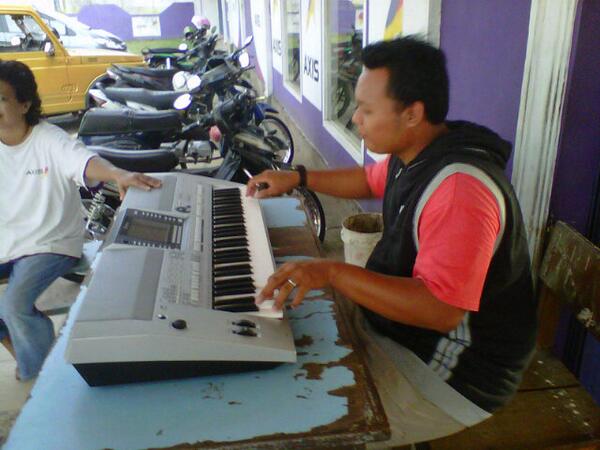 mflow81's tweet photo. bujang organ... takdukduktak... @TempoyaPateen @Zeeeandi @Laszzlo_ @jojomilke @DCaLL3 @Fannany @cii_amoii @TIziMc http://t.co/5XET88cXXN