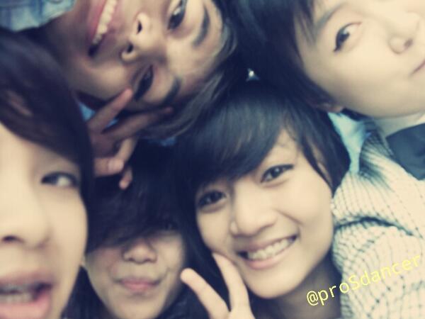 proSdancer's tweet photo. RT@gyurei :@raestyaisyah @sarahprahmana @HendayaniTanti @Zams20122012 #selca #today @ Gath Shawol Bdg http://t.co/D9rqPgte0W