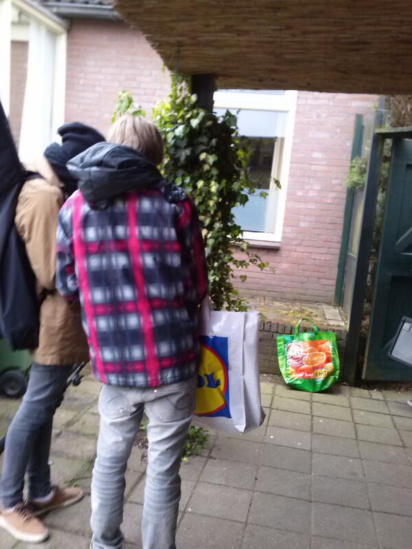 SmokingAlaska's tweet photo. Opweg naar grand café http://t.co/U7pNnAUWeo