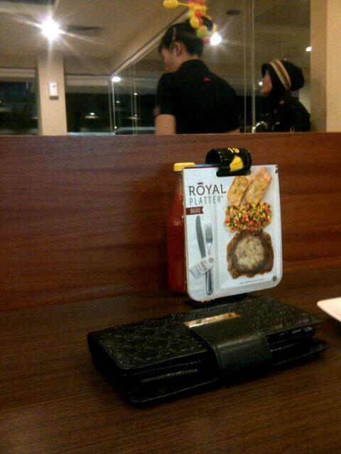 AchieAdhie's tweet photo. @PH Pacaran duluuuu... *nambahin lemak ditubuh. Hahahaaa...Si Abi pinter banget milih tempat kencan...* http://t.co/Me2sEk9pA1