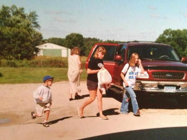 nicoleschoep's tweet image. Found this rando pic of me, Ryan and @emilymsp - #patchworkjeans #babybarrettes #sockswithsandals #momdress #2000