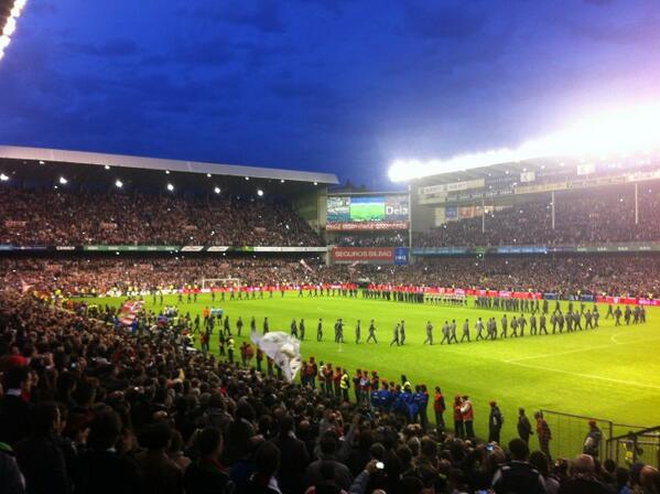 Ane_2's tweet photo. Una despedida como una catedral #betizurekin #athlive #sanmames @athleticclub http://t.co/pVM1pTXq3I