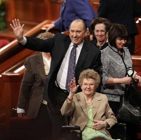396Aes's tweet photo. Send out prayers to our Prophet Thomas S. Monson and his family this week in memory of his late wife!! http://t.co/YhF6JJO25W