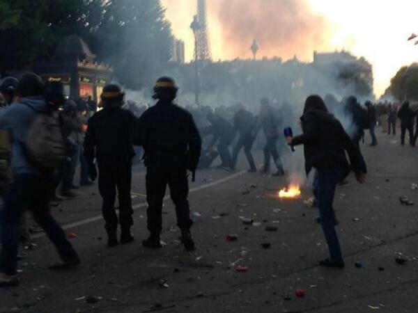 PierreMenes's tweet photo. Manif mariage pour tous. Sûrement la faute du foot ... http://t.co/qMoEpr9rXM