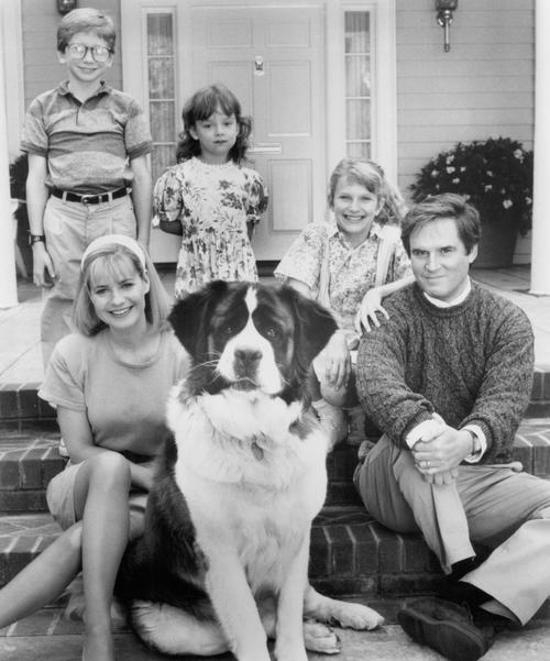 TweetEnfance's tweet photo. Qui se souvient de cette famille ? #RT http://t.co/40dRrdKttu