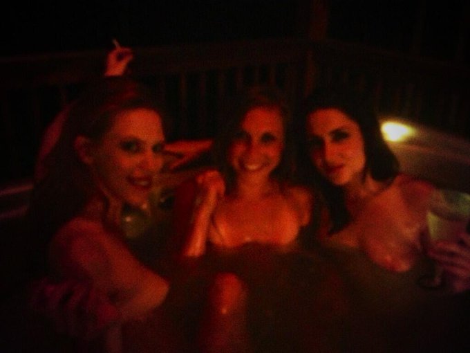 So a blonde, a brunette and a redhead get into a hottub, see where this is going? ;] @lorenblainexxx<a href="/tag/beachheatmiami"class="tags"><span>#beachheatmiami</span></a>