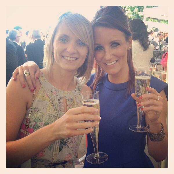 annakelseyx's tweet image. #fizzyfun 💙