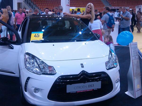 biertie's tweet photo. Самое интересное: куда смотрит девочка? http://t.co/WSMeZnpREn