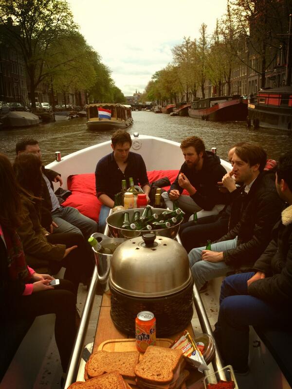 BasPastoors's tweet photo. @PieterSpinder weer even iets bijzonders gedaan voor deze groep! #geenuspmaarwelleukerdanderest #boot #amsterdam ;-) http://t.co/lvH6xWMja0