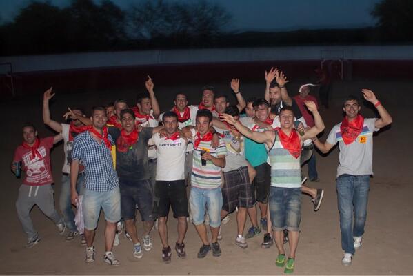 Dsanchezoliva's tweet photo. Una imagen vale más q 1000 palabras. !!UN EQUIPO!! http://t.co/cZPcHIy23Z