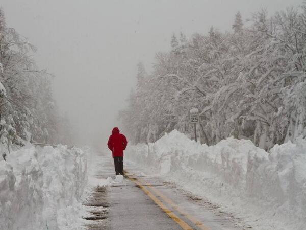 Skatesmo's tweet photo. Who needs a barbeque on memorial day weekend? #whiteface #snow http://t.co/xAzCpxj0V7
