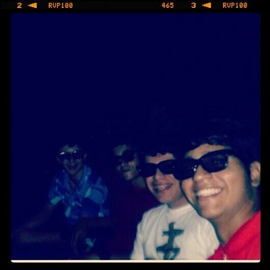_jeffersonmelo's tweet photo. #cinema com os amigos. Muito bom! http://t.co/zTeBdQVVzn