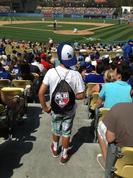 Sunscopeusa's tweet photo. Beautiful day at the Dodger game! Amazing to see today's giveaway is the custom Sunscope Drawstring Bag for MLB! http://t.co/jCijAtnt73