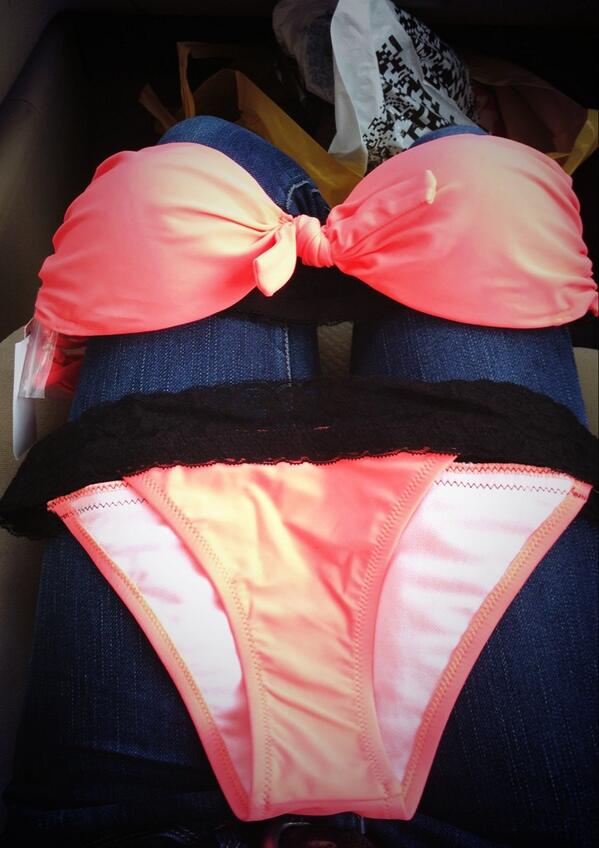 allie_oop13's tweet image. New bathing suit? Don't mind if I do #timetoswim