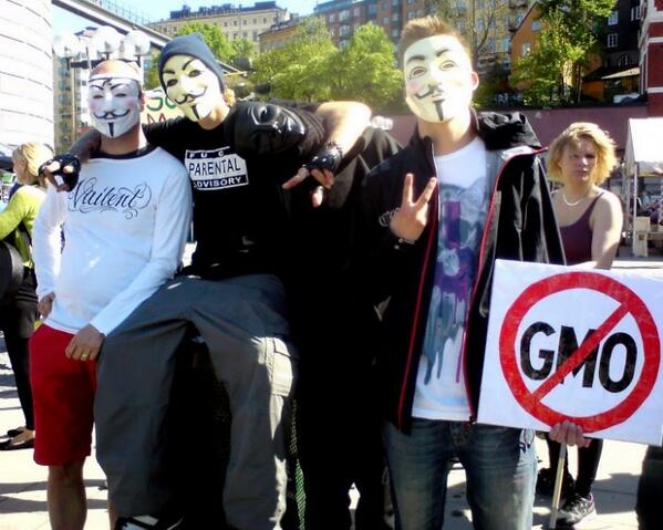 m45il's tweet photo. From #MAM25 -- We were so perdy.
#MAM #Stockholm #svpol #monsanto http://t.co/8QKLcvV3bB