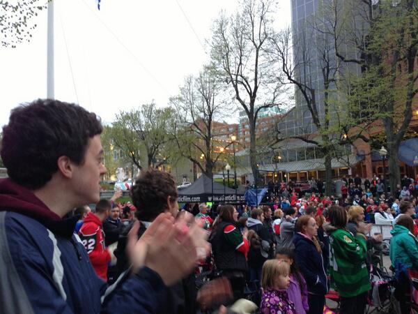 Stirring bilingual rendition of O Canada from Moose Country #GOMOOSEGO #memorialcup #QMJHL
