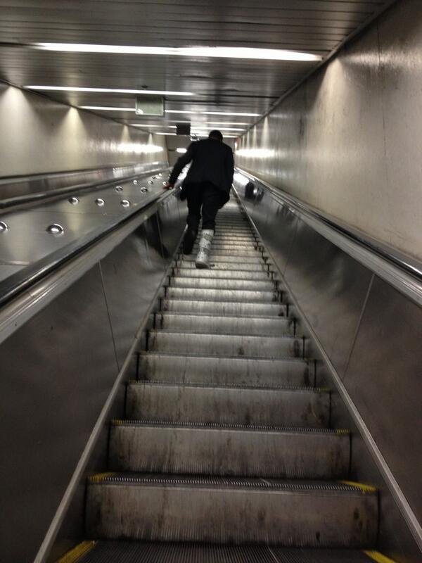 andiboho's tweet photo. Tks @cityrail for not providing full service. escalators not working for injured passenger #centralstation http://t.co/qJ11dNJGze