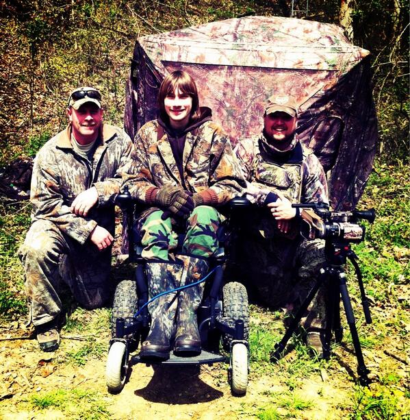 LuskDave's tweet photo. Donated hunt to Noah Barbknecht, Dave Lusk behind the cam http://t.co/IxIMIMul5S