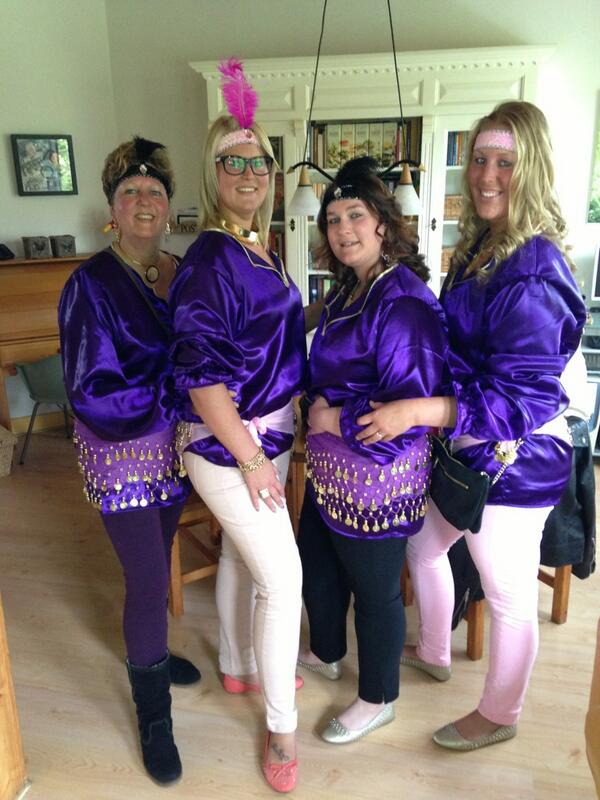steffytjee's tweet photo. Super avondje bij de toppers gehad nu heerlijk slapen! Xx http://t.co/pq0ZaUowBC
