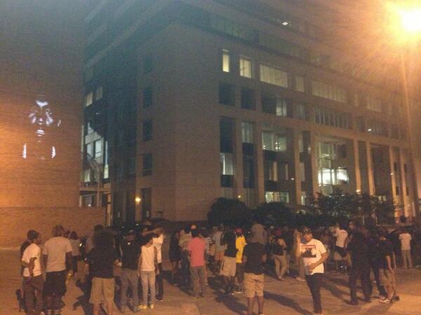 BespokeMKTG's tweet photo. We have a nice crowd waiting in Jacksonville #newslaves http://t.co/S7qtFuTYg9
