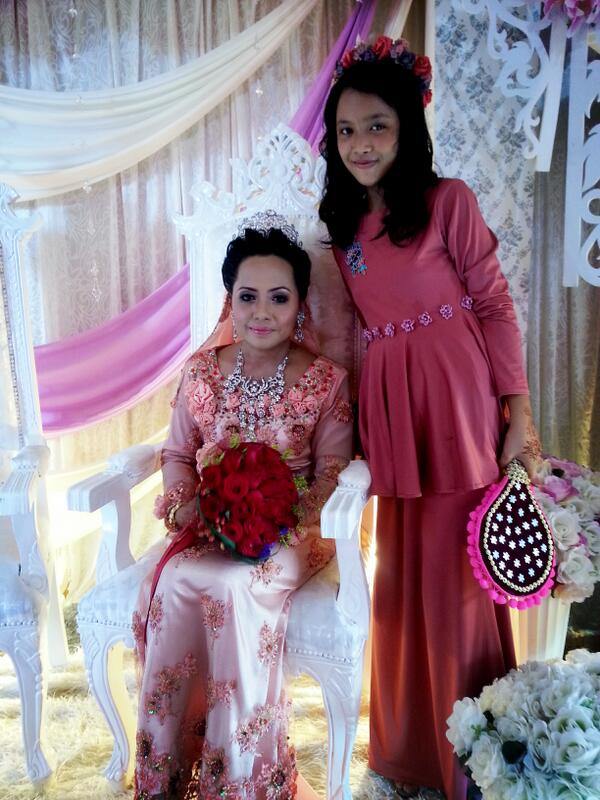 AnnaAzlan's tweet image. Inilah syaa hahah #pengapit#first#time
