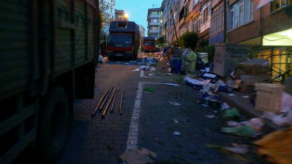 KENTSELDONUS's tweet photo. @uskudarbld @mustafakara Üsküdar dönüşüme semt pazarlarını taşınmakla başlamalı. Halk gürültü ve çöplerden rahatsız.. http://t.co/mWGrxnM7Hr