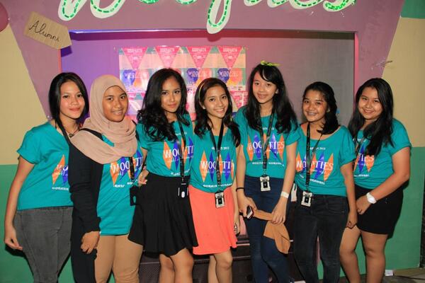 creativitaaa's tweet photo. panitia panita @GorParty013 foto2 di depan Tiket Box http://t.co/MWX30vbkVP